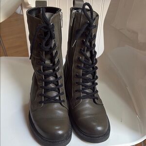 Clark’s Orinoco Green Leather Moto Boots size 7.5
